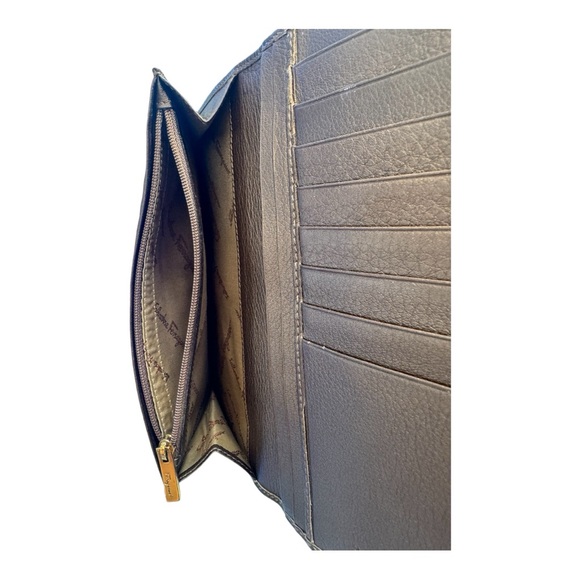 Salvatore Ferragamo Gancini Brown Leather Bifold Wallet - Picture 9 of 15